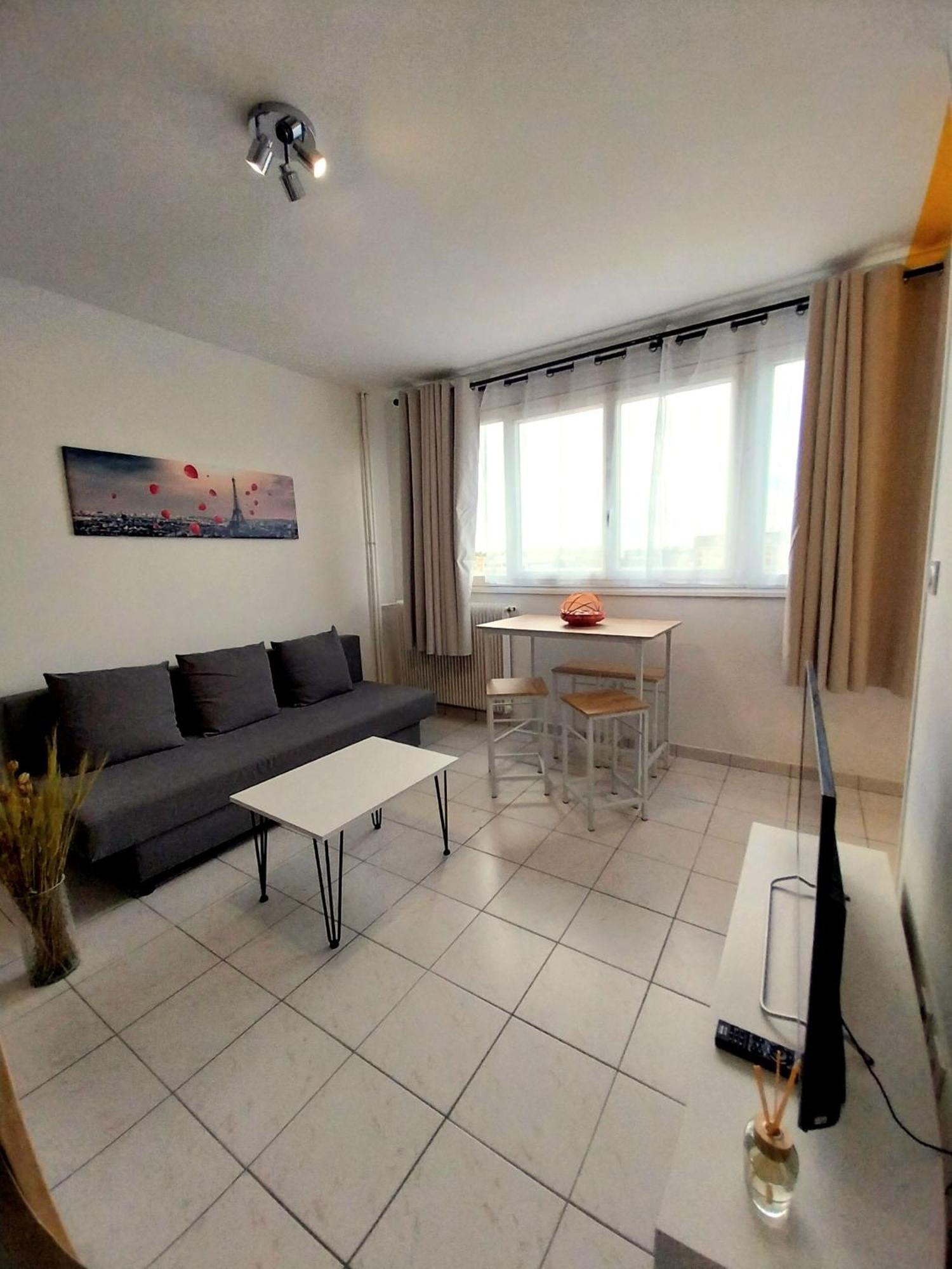 Lumineux 3 Min Gare - Rer A, Ligne L Et J Apartment *